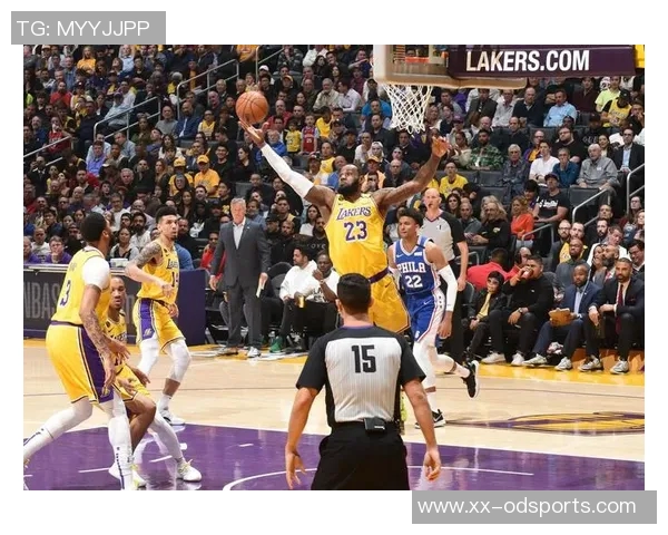 詹姆斯职业生涯首次在比赛最后一分钟遭遇盖帽与抢断的双重挑战