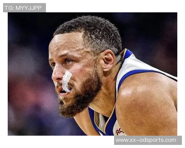 库里股四头肌受伤赛后痛苦一瘸一拐离场引发球迷担忧 库里股四头肌受伤赛后痛苦一瘸一拐离场引发球迷担忧