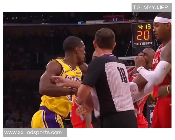 铁林评论保罗临场改战术被遣返事件背后的真实原因与球员战术调整的普遍性